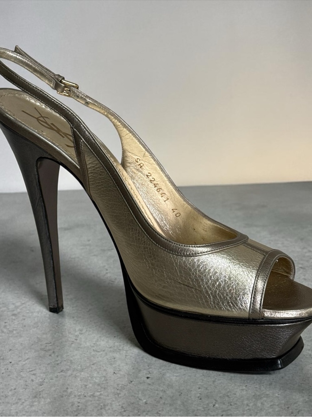 Yves Saint Laurent Gold Metallic Peep-Toe Slingback Platform Heels! Size 9.5 /40 - Picture 4 of 16